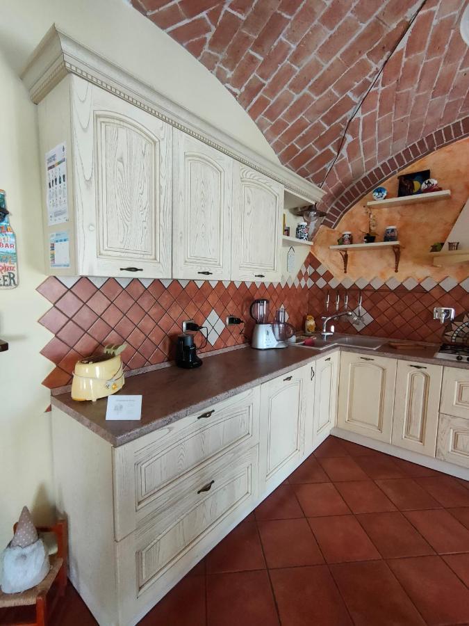 Da Barbara & Simone Appartement Collemezzano Buitenkant foto